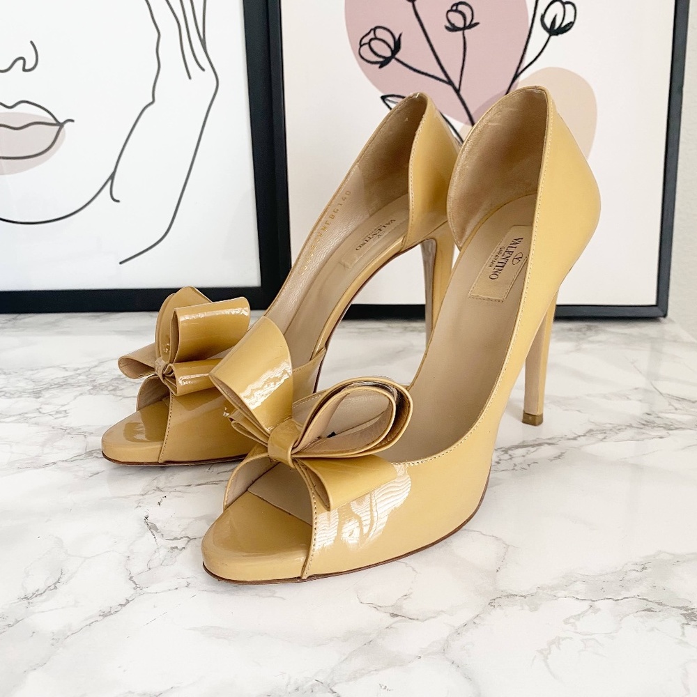 Valentino Patent Leather Couture Bow D’Orsay Pumps in Tan / Nude 40